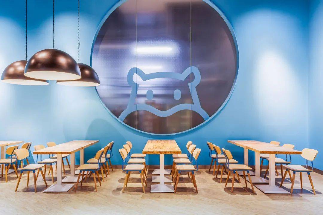 广州阿里巴巴盒马机器人餐厅，打造未来概念的餐饮空间设计